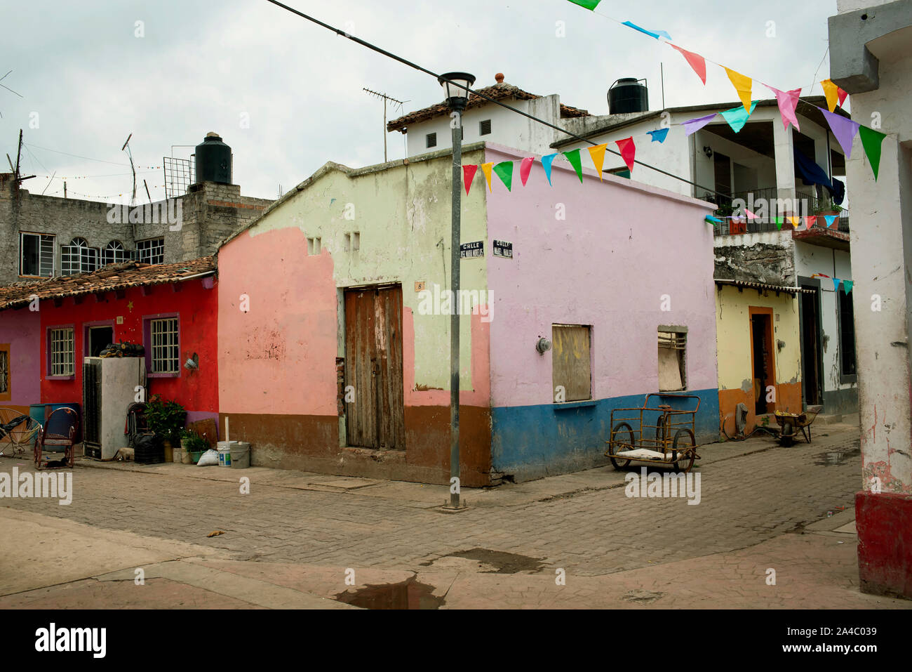 Scena di strada della piccola e tranquilla isola-villaggio di Mexcaltitán, Nayarit, Messico, Lug 2019 Foto Stock
