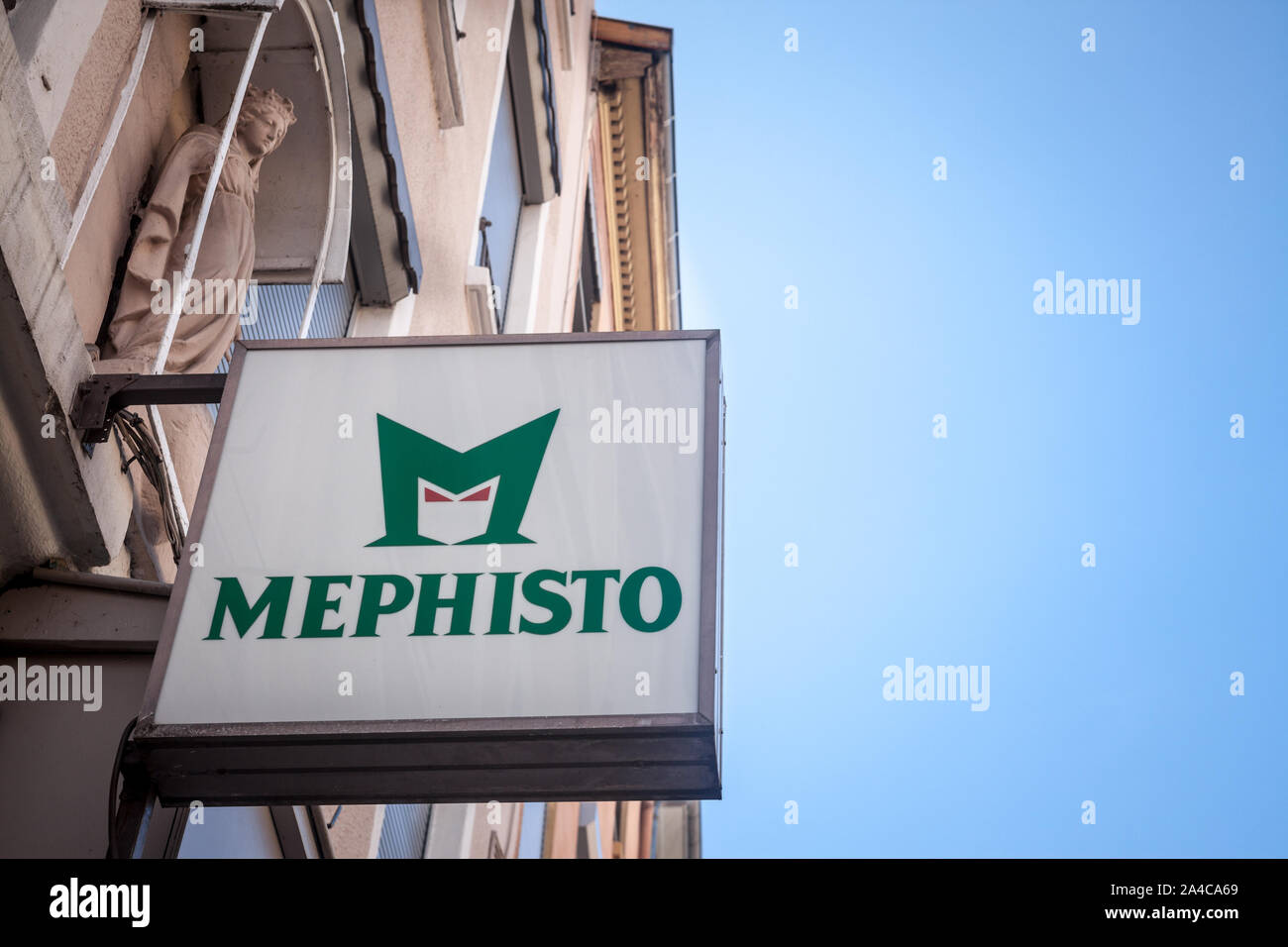 Lione, Francia - Luglio 17, 2019: Mephisto Chausseur segno di fronte al loro negozio locale a Lione. Mephisto è un scarpe e calzature produttore e rivenditore Foto Stock