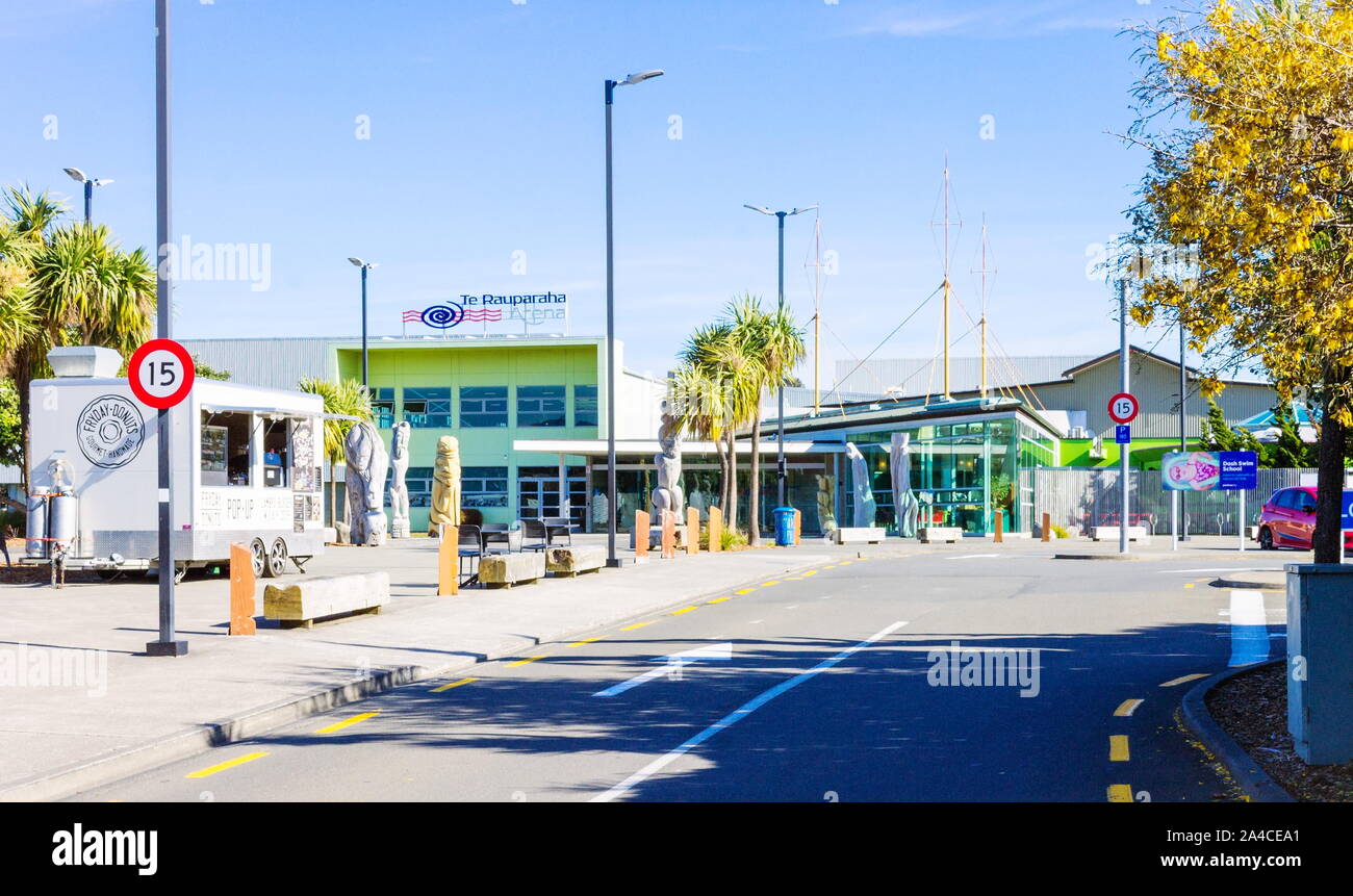 Porirua, Nuova Zelanda - Settembre 17th, 2019: vista esterna di Te Rauparaha Arena, un multi-purpose indoor centro sportivo e di animazione con piscine, f Foto Stock