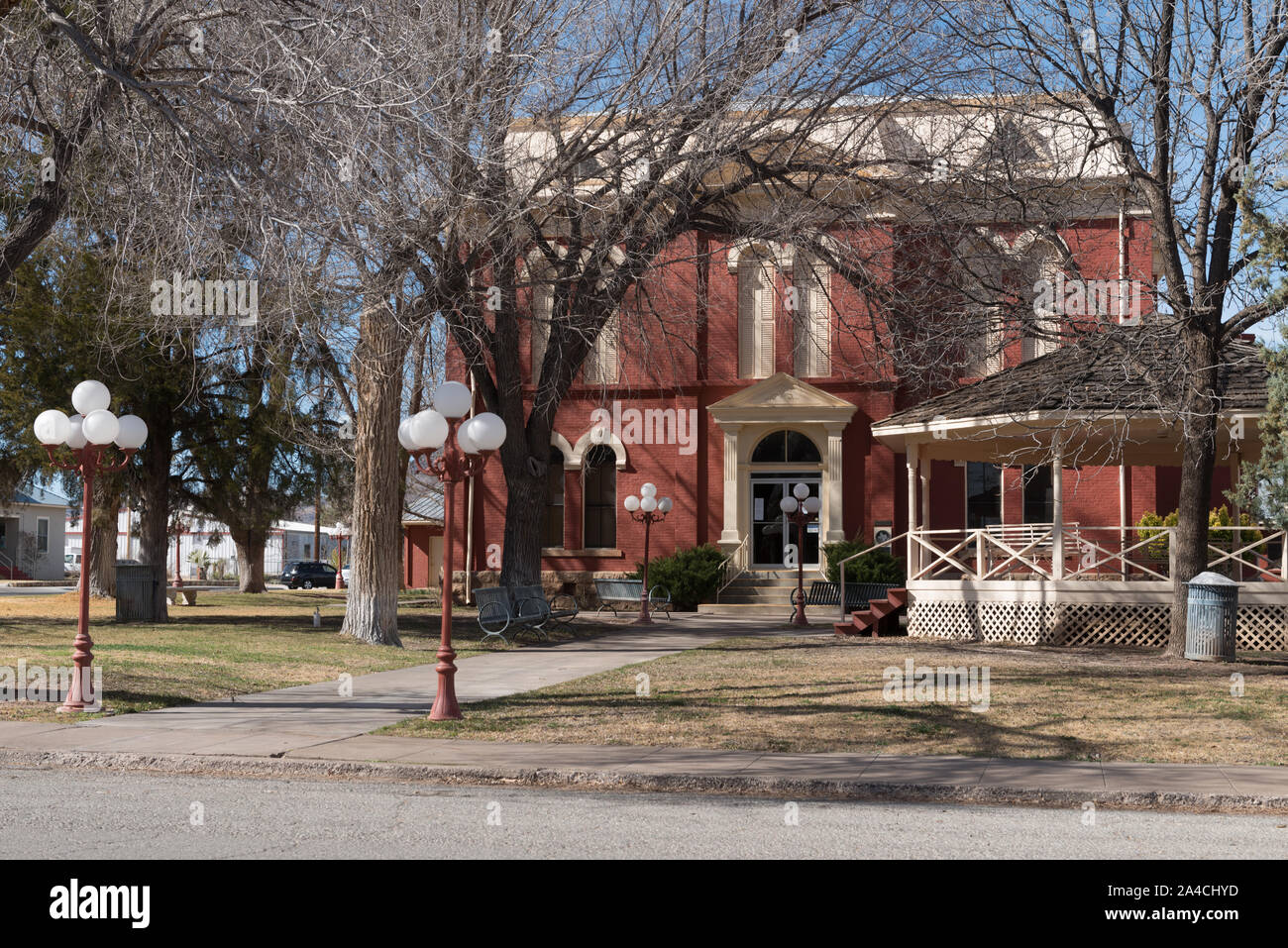 Il tribunale di contea di Brewster, la contea più grande in Texas (perché include la maggior parte della terra all'interno dell'imponente Parco nazionale di Big Bend), è stato costruito nel 1887 Foto Stock