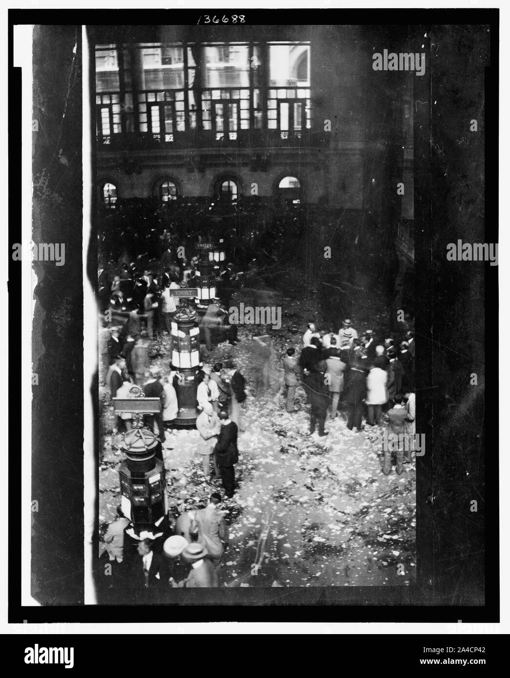 Il pavimento del New York Stock Exchange, girato segretamente con una telecamera nascosta in il fotografo il manicotto Foto Stock