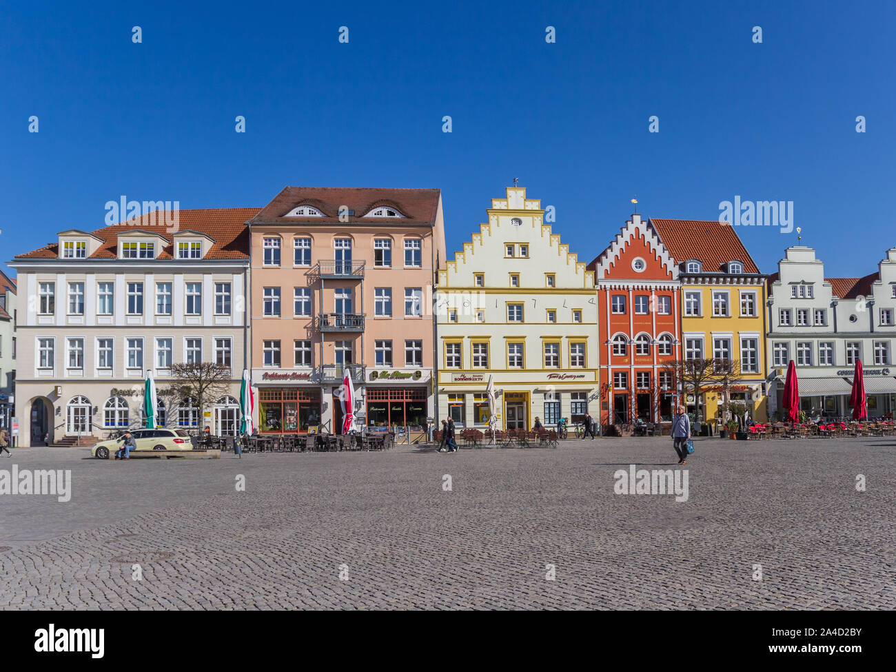 Storica piazza del mercato nella città anseatica di Greifswald, Germania Foto Stock
