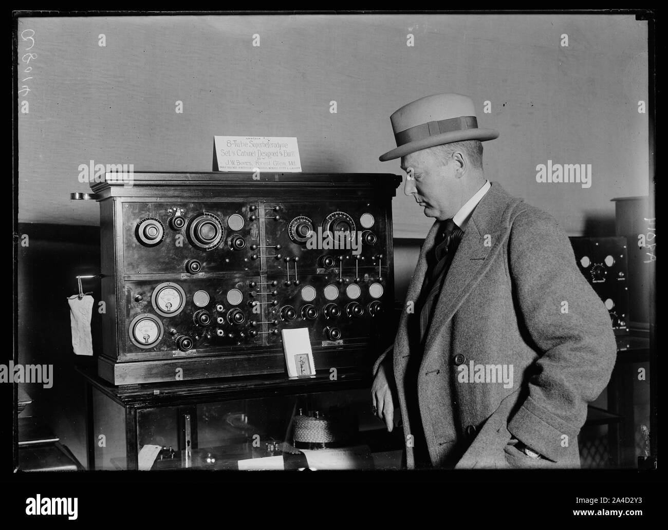 Il più grande e il più piccolo set di radio in mostra presso la Radio Show in Washington. Foto Stock