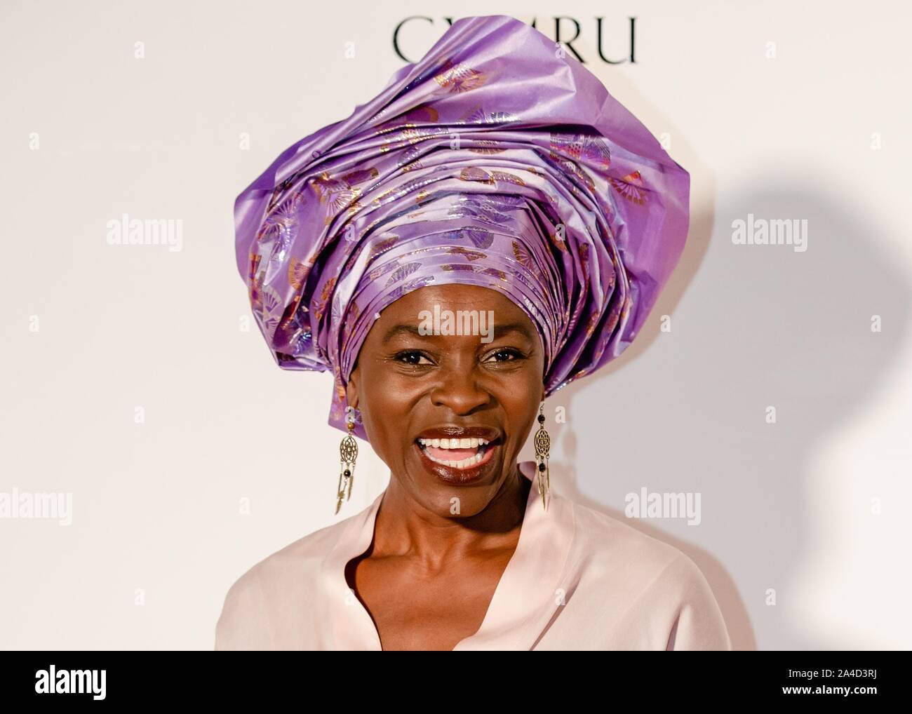 Cardiff, Galles. Xiii oct, 2019. Rakie Ayola assiste la ventottesima British Academy Cymru Awards presso il St David's Hall di Cardiff, Galles, UK. Credito: Tracey Paddison/Alamy Live News Foto Stock