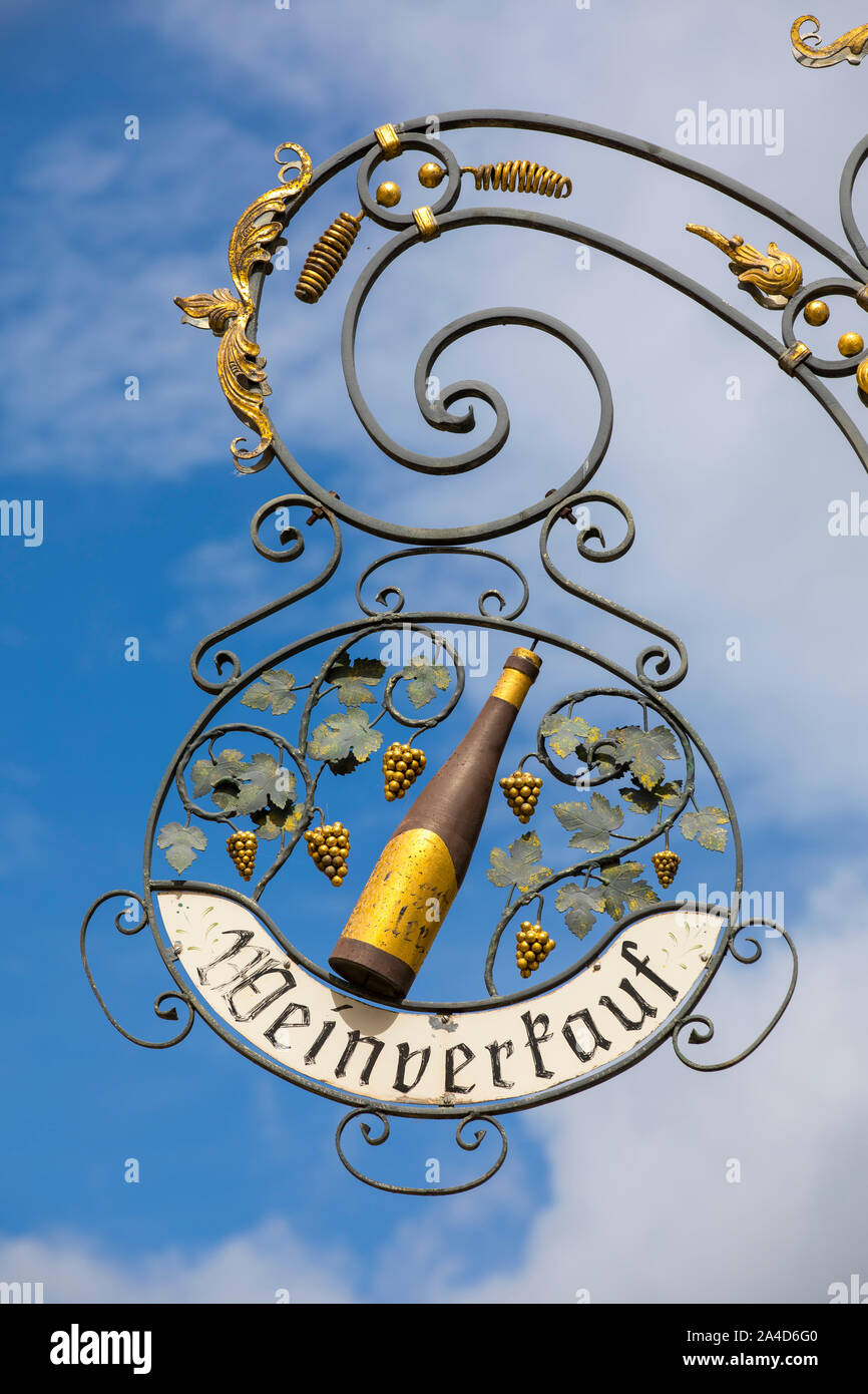 Segno di una cantina, le vendite del vino, in Ockenheim, sul Reno, Foto Stock