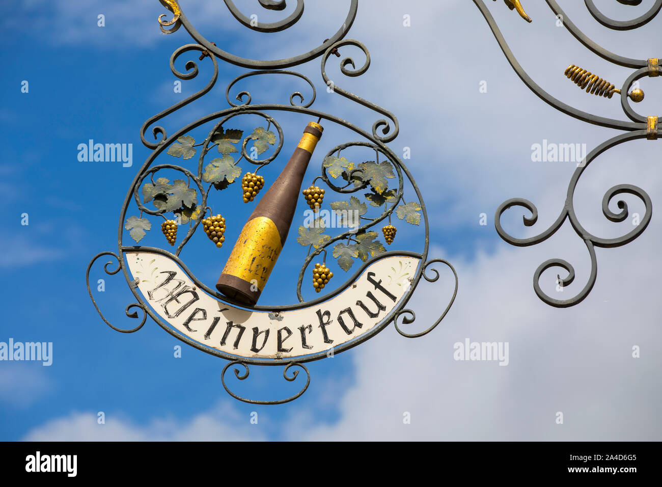 Segno di una cantina, le vendite del vino, in Ockenheim, sul Reno, Foto Stock
