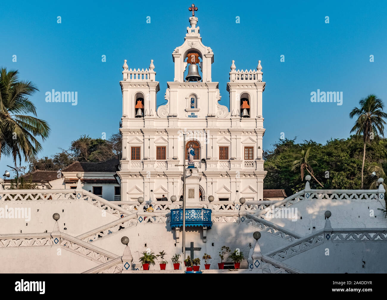 Molto famoso Panjim aka chiesa Nostra Signora dell Immacolata Concezione di Maria la Chiesa nella città capitale di Goa. "Ora pro nobis' scritta sulla facciata significa pregare per noi Foto Stock