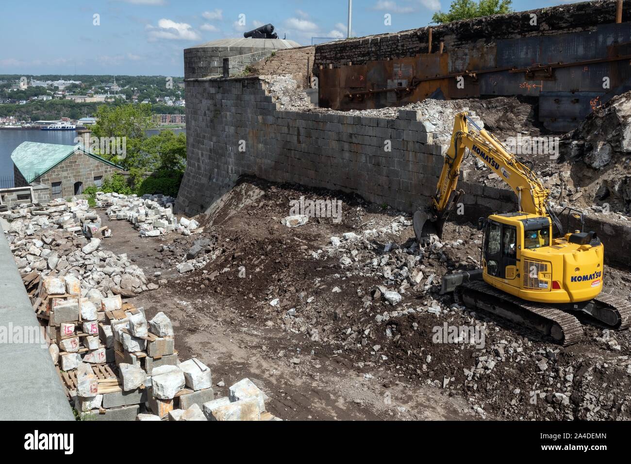 Il cucchiaio rovescio di fronte le fortificazioni, i lavori di restauro della cittadella, Quebec, Canada Foto Stock