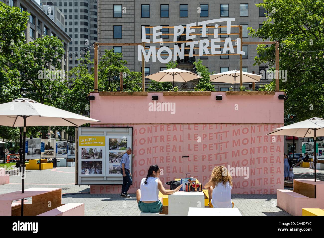 LE PETIT MONTREAL sulla Rue Sainte-CATHERINE IN FASE DI LAVORO, Montreal, Quebec, Canada Foto Stock