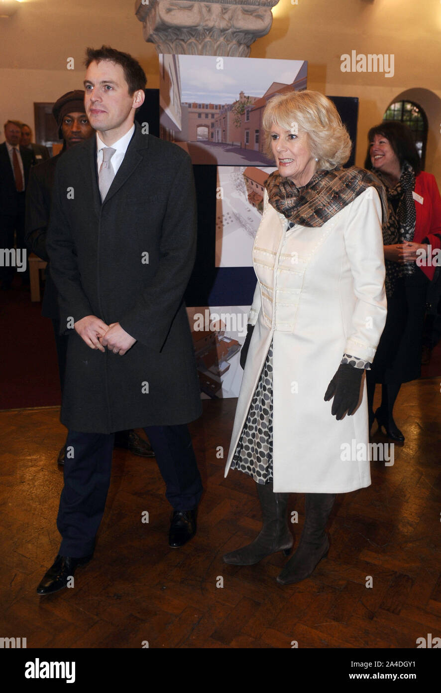 Foto deve essere accreditato ©Kate verde/Alpha premere 076831 24/01/2013 Camilla Duchessa di Cornovaglia Parker Bowles durante una visita a Sant Anselmo è la Chiesa, e per imparare a conoscere la comunità progetto benefico Pathways al Kennington Cross a Londra Foto Stock