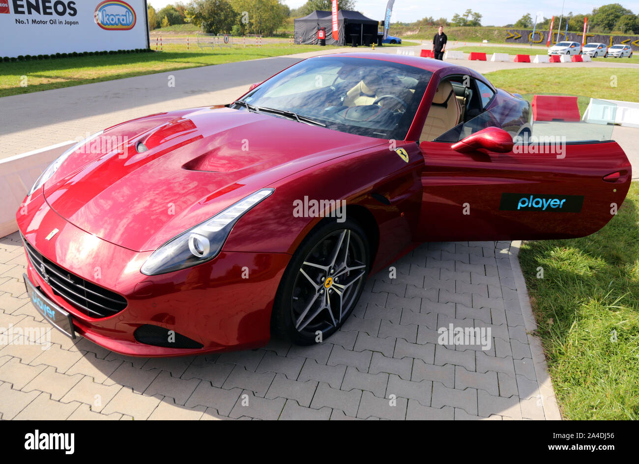 Cracovia. Cracovia. La Polonia. Tradizionalmente rosso Ferrari California. Foto Stock