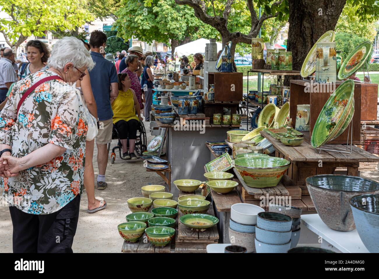 Vasai festival e mercati nel giardino pubblico, APT, VAUCLUSE, LUBERON, Francia Foto Stock