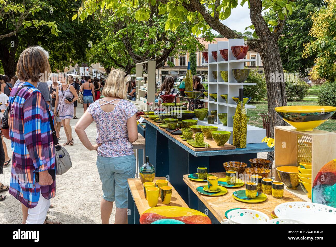 Vasai festival e mercati nel giardino pubblico, APT, VAUCLUSE, LUBERON, Francia Foto Stock