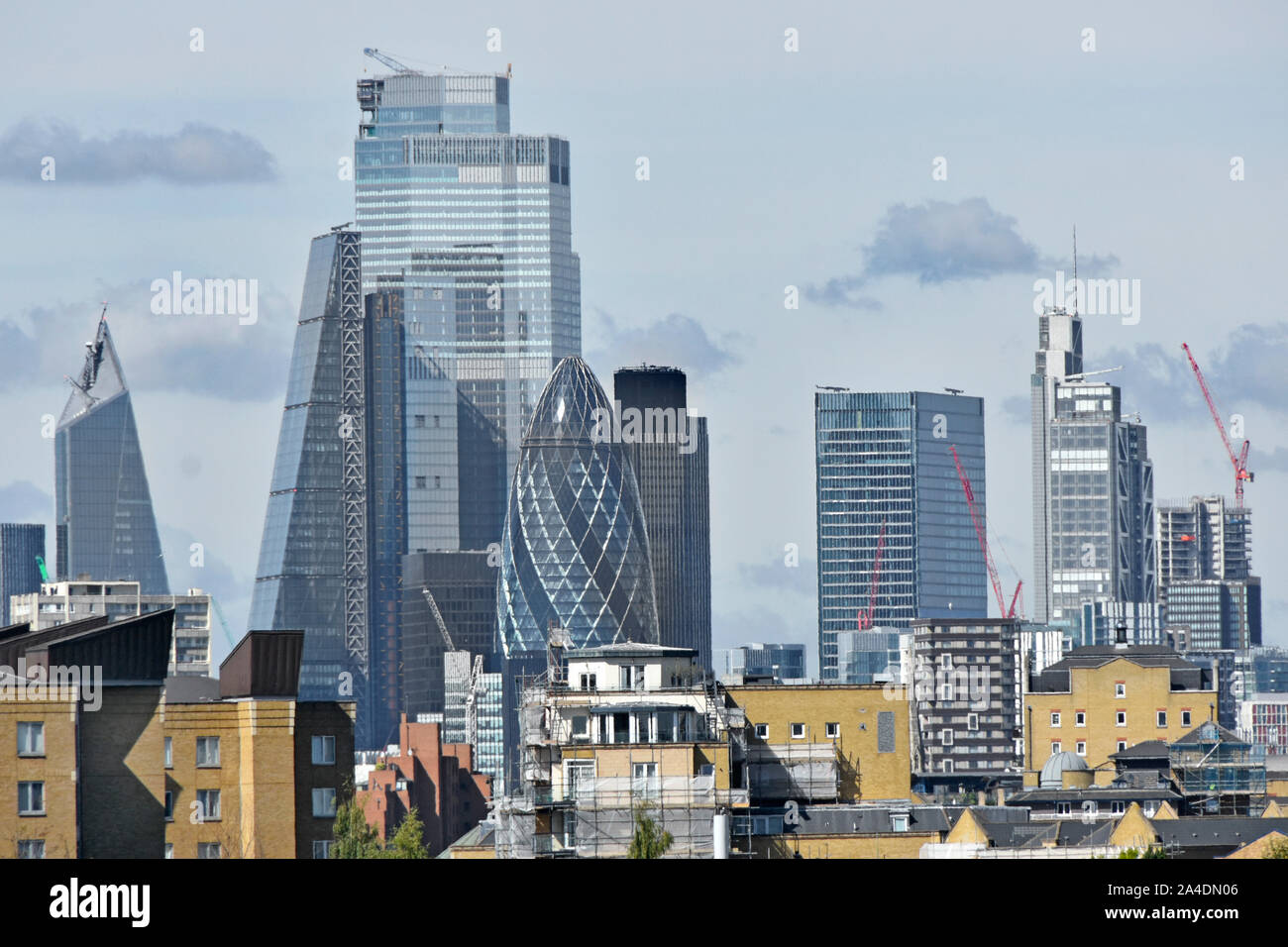 City of London cityscape skyline da East London con punto di riferimento ufficio edifici grattacielo Gherkin Cheesegrater bisturi & 22 Bishopsgate England Regno Unito Foto Stock