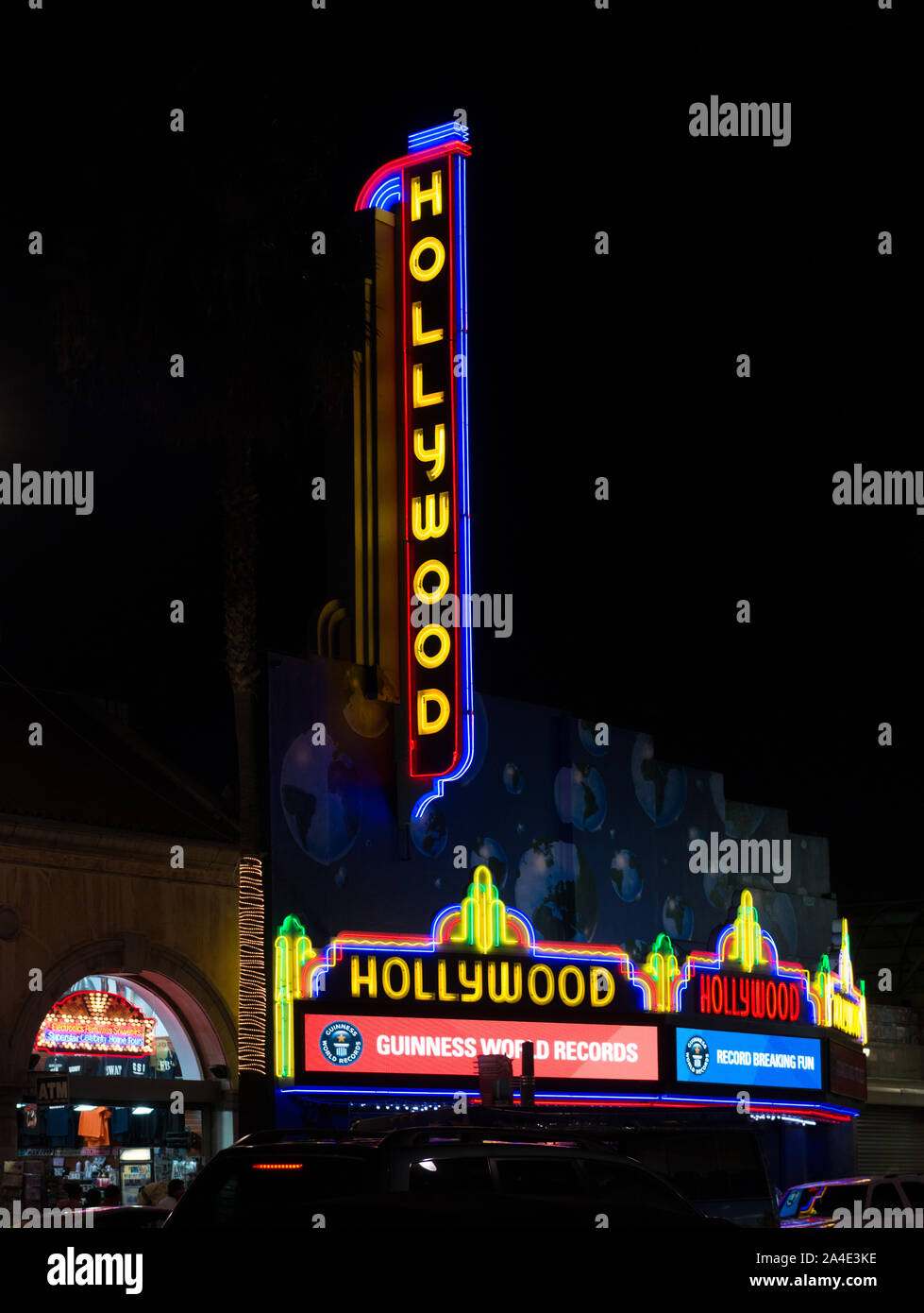 Il teatro-come segno di Hollywood e marquee sormontano il Guinness World Records Museum su Hollywood Boulevard a Los Angeles quartiere dello stesso nome Descrizione: ex teatro di Hollywood movie theater, 6764 Hollywood Boulevard, Los Angeles Foto Stock