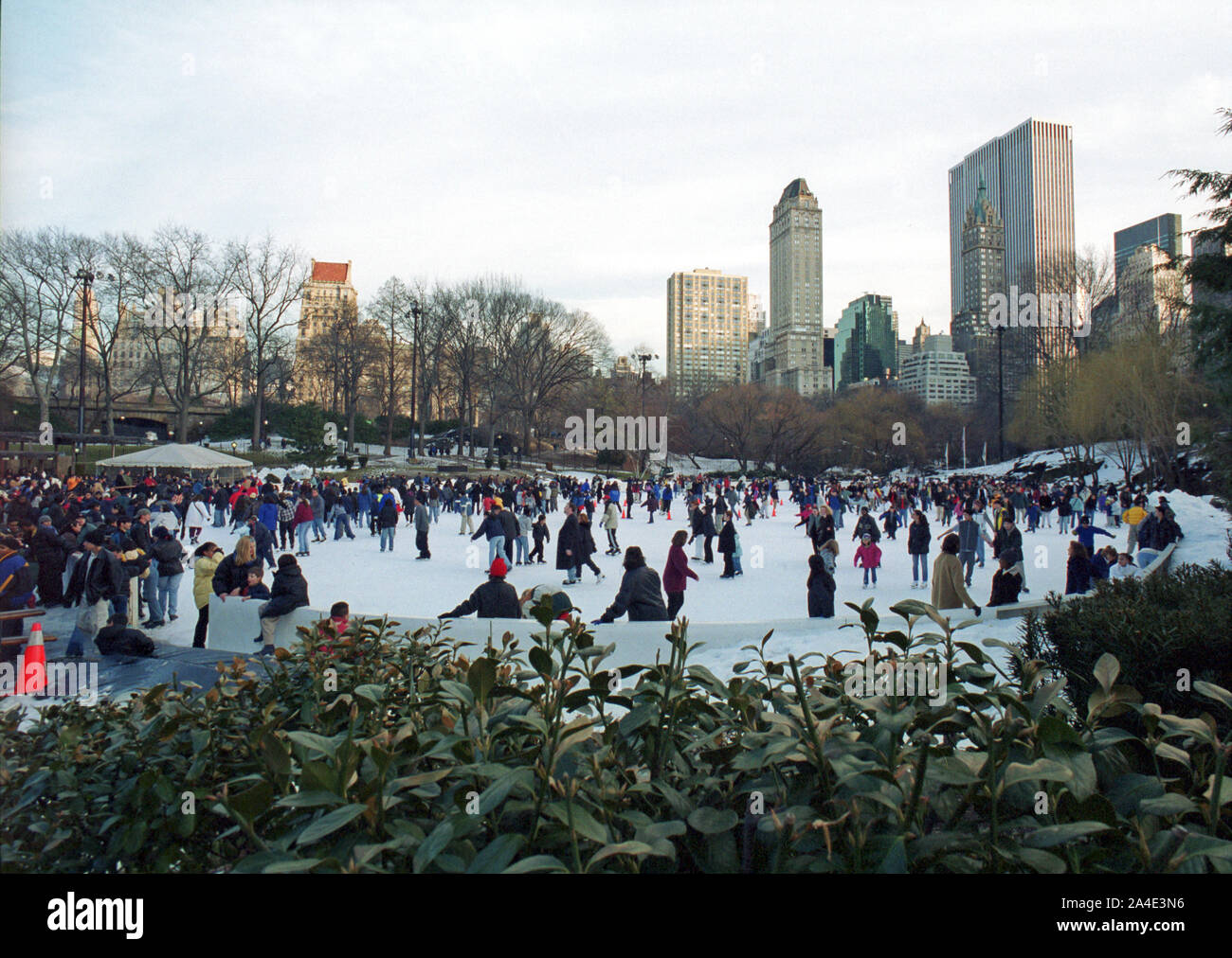 Pattinaggio su ghiaccio a Central Park di New York Foto Stock