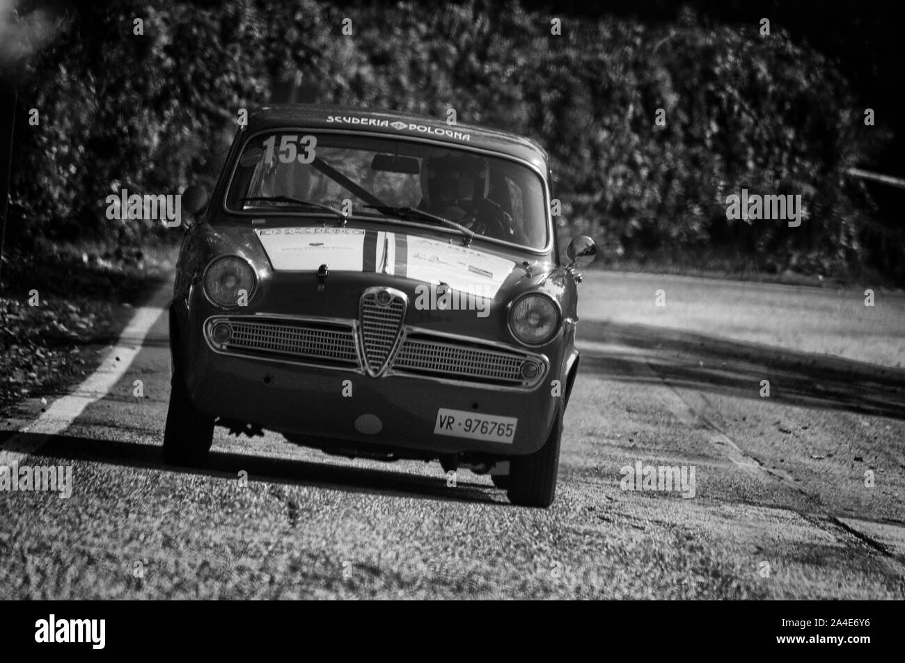 PESARO COLLE SAN BARTOLO , Italia - OTT 12 - 2019 : Alfa Romeo Giulietta TI su una vecchia macchina da corsa nel rally Foto Stock
