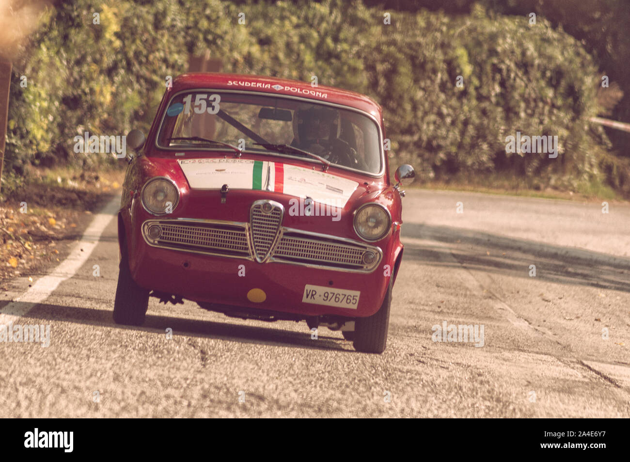 PESARO COLLE SAN BARTOLO , Italia - OTT 12 - 2019 : Alfa Romeo Giulietta TI su una vecchia macchina da corsa nel rally Foto Stock