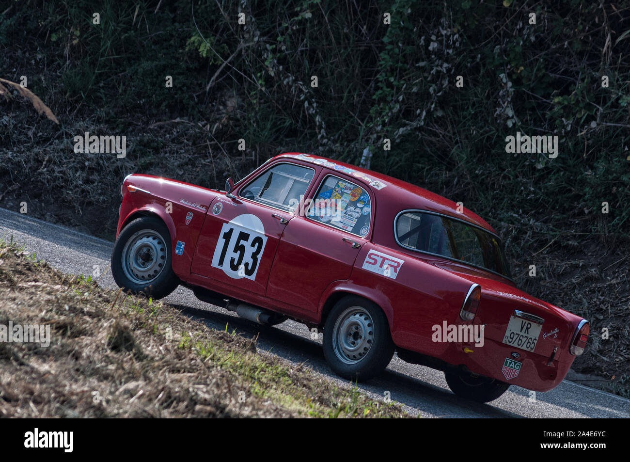 PESARO COLLE SAN BARTOLO , Italia - OTT 12 - 2019 : Alfa Romeo Giulietta TI su una vecchia macchina da corsa nel rally Foto Stock