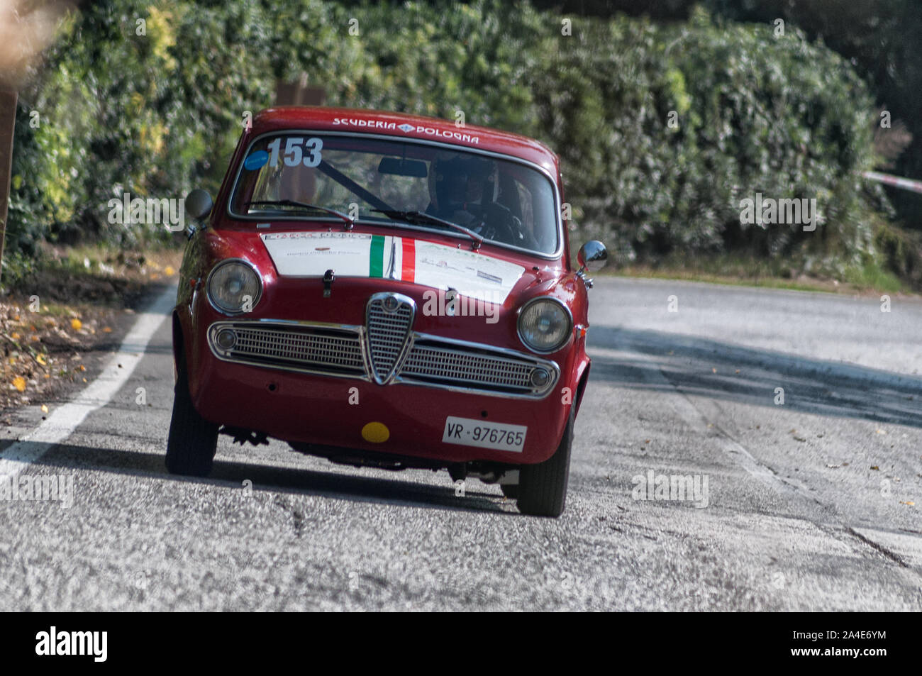 PESARO COLLE SAN BARTOLO , Italia - OTT 12 - 2019 : Alfa Romeo Giulietta TI su una vecchia macchina da corsa nel rally Foto Stock