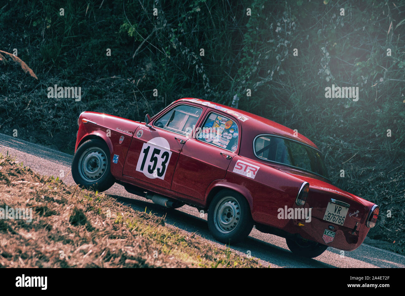 PESARO COLLE SAN BARTOLO , Italia - OTT 12 - 2019 : Alfa Romeo Giulietta TI su una vecchia macchina da corsa nel rally Foto Stock