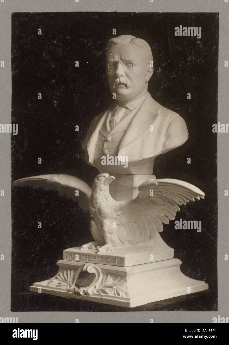 Theodore Roosevelt busto scultura con eagle alla base Foto Stock