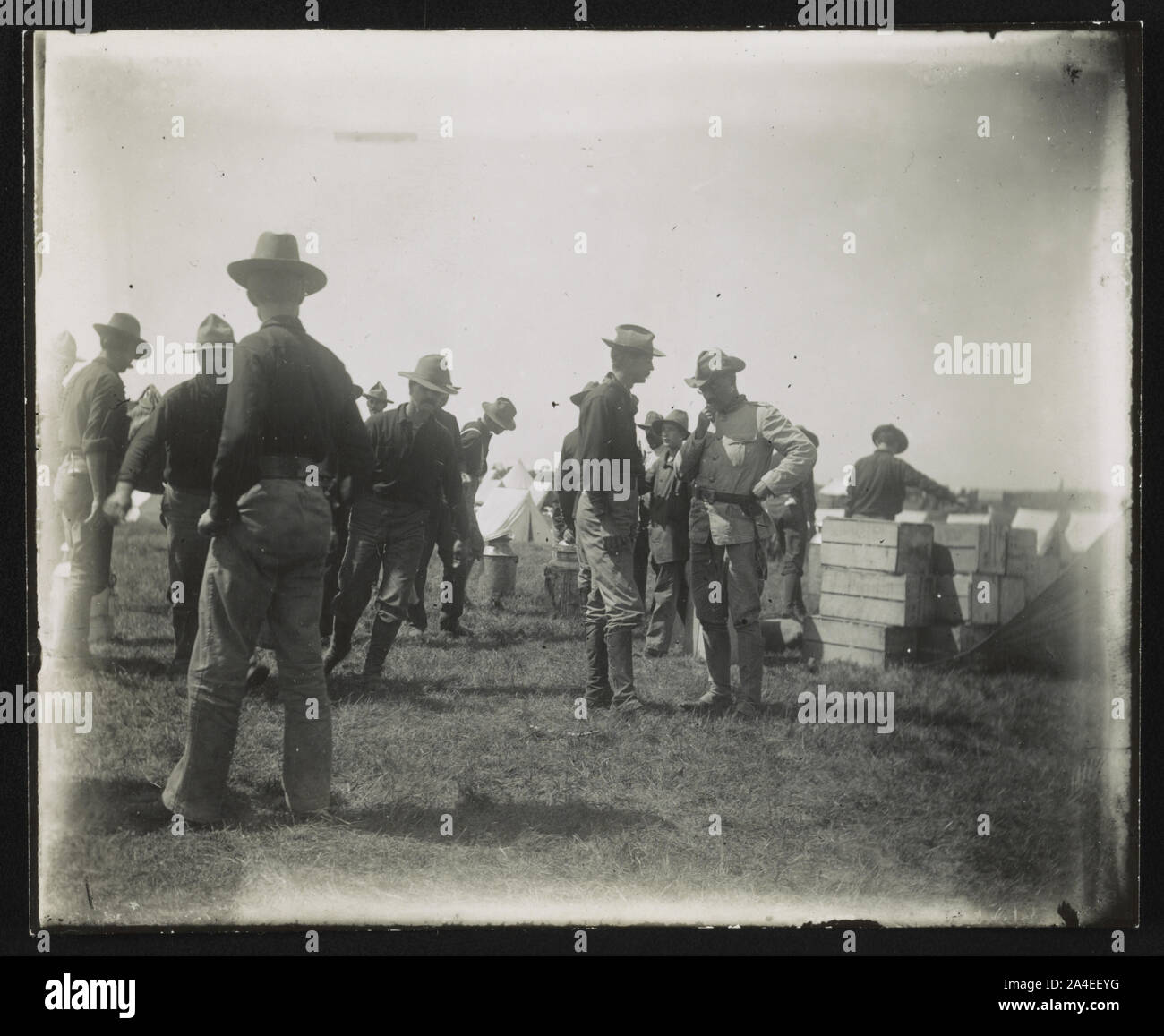 Theodore Roosevelt in conferenza, Ruvida piloti accampamento militare, Montauk Point, New York Foto Stock