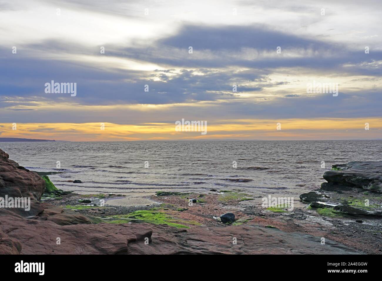 Vista di testa Burntcoat Park, un red rock park sulla Baia di Fundy con le più grandi maree del mondo Foto Stock