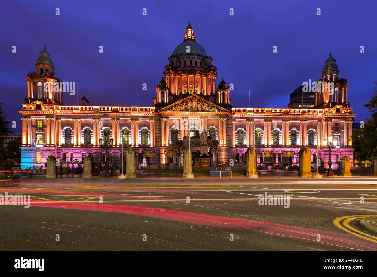 Illuminata Municipio di Belfast, Belfast, Irlanda del Nord Foto Stock