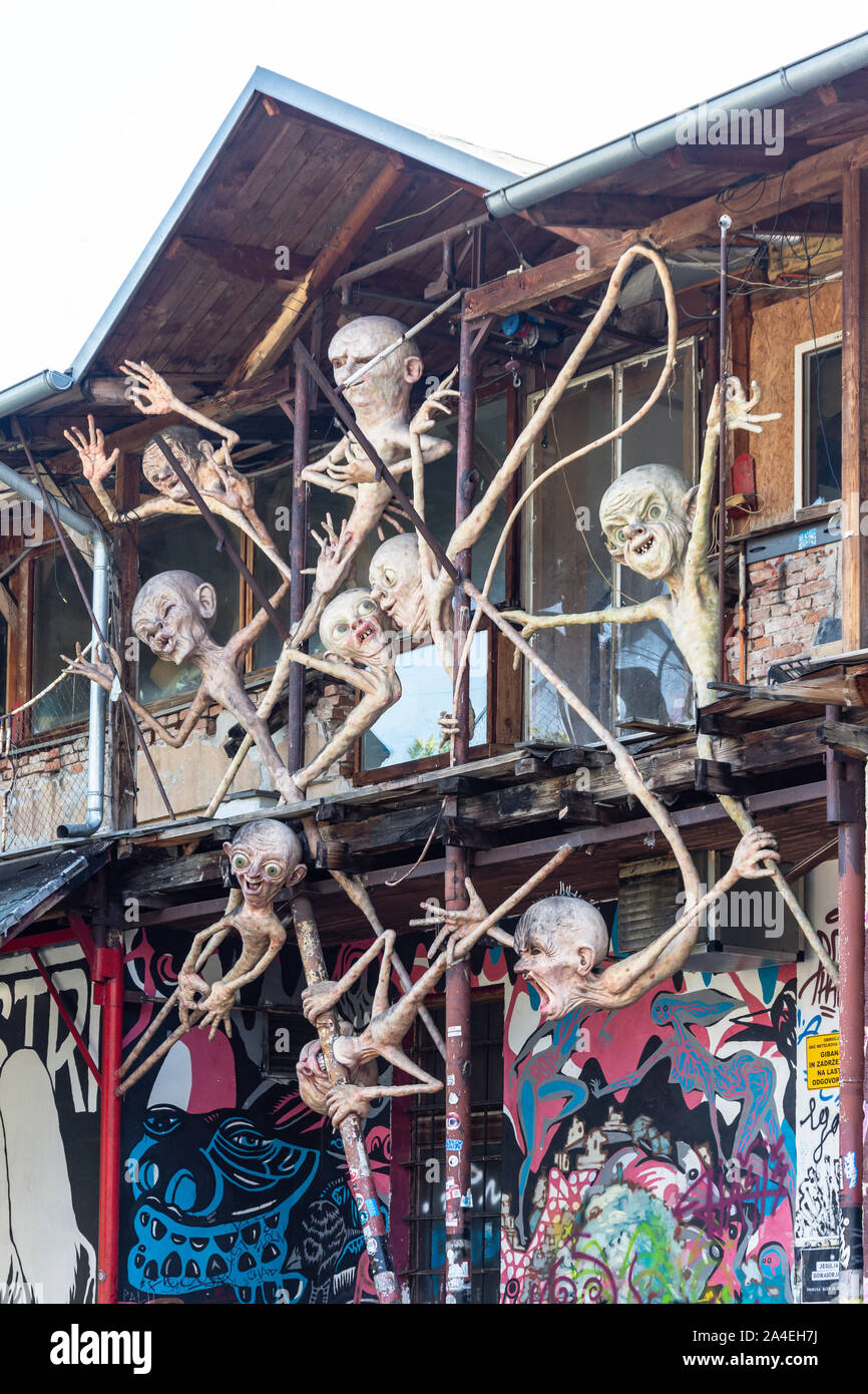 Metelkova installazioni artistiche, Metelkova Mestro, Metelkova ulica, Lubiana, Slovenia Foto Stock