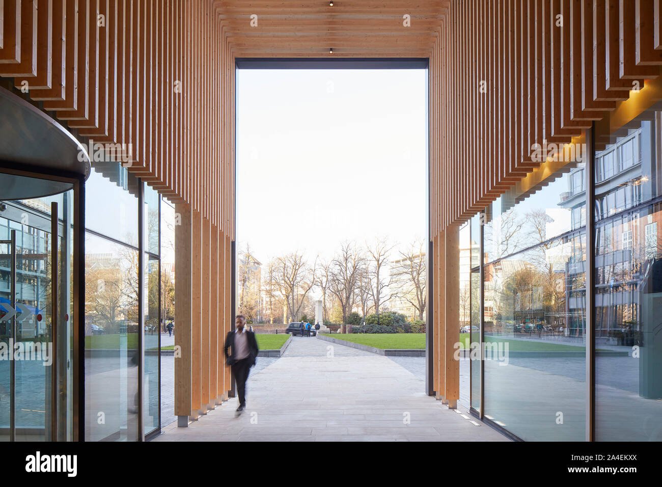 Il passaggio che si affacciano sulla piazza Forbury. Davidson House, Reading, Regno Unito. Architetto: dn-una architettura, 2018. Foto Stock