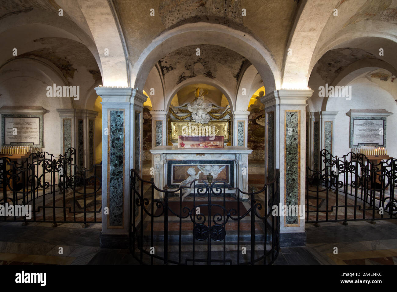 La Cripta con i resti di San Ciriaco, San Liberio e San Marcellino - Cattedrale di San Ciriaco il Martire - Ancona, Marche, Italia Foto Stock