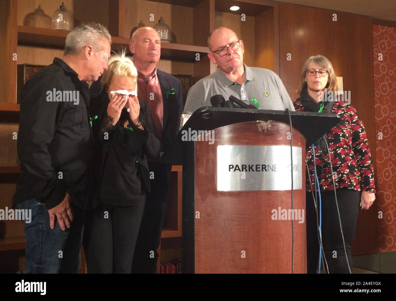 (Da sinistra a destra) Bruce Charles e Charlotte Charles (Harry's madre), avvocato Radd Seiger, Tim Dunn (Harry padre) e Tracey Dunn in occasione di una conferenza stampa al Parker New York Hotel a New York Stati Uniti, dove Charlotte Charles dice che Anne Sacoolas, la donna americana sospettati di provocare la morte del figlio, dovrebbe essere portato indietro al Regno Unito di fronte alla giustizia. Foto Stock