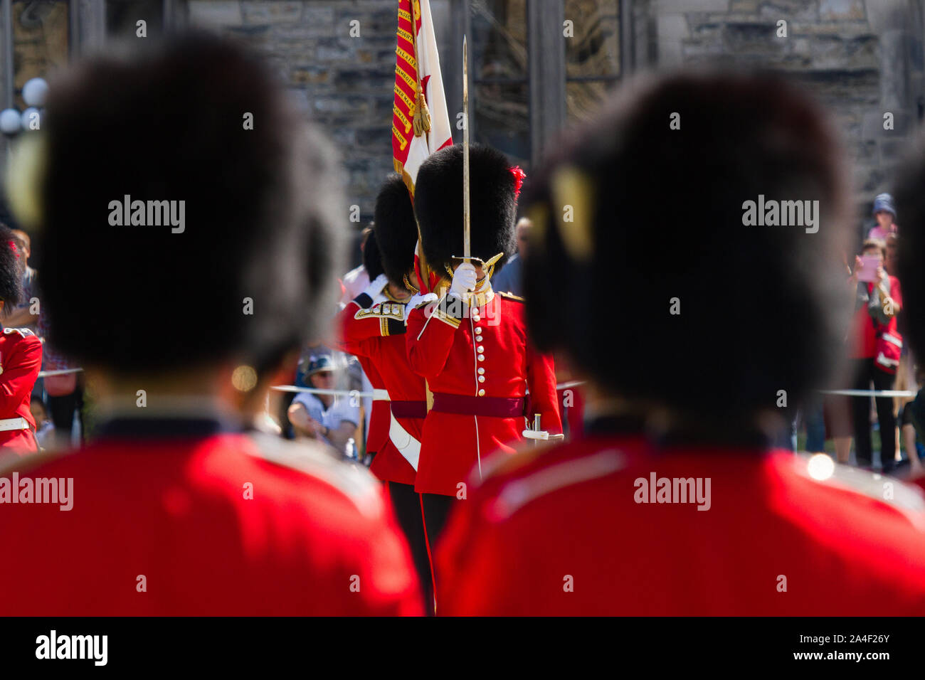 Modifica della guardia in collina del Parlamento di Ottawa. Foto Stock