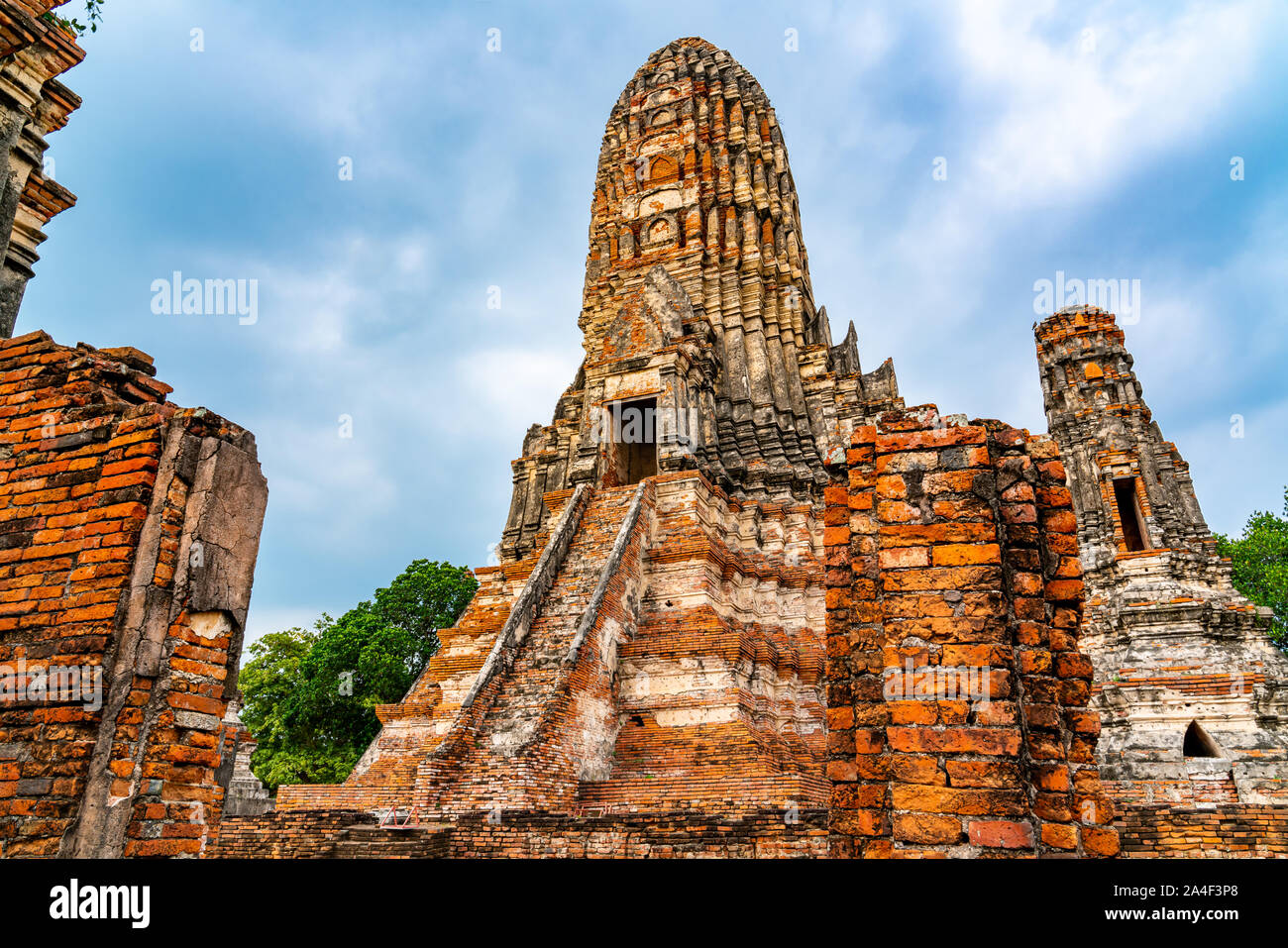 Di stile Khmer Prang principale al Wat Chaiwattanaram in al parco storico di Ayutthaya Phra Nakon Si Ayutthaya provincia, Thailandia Foto Stock