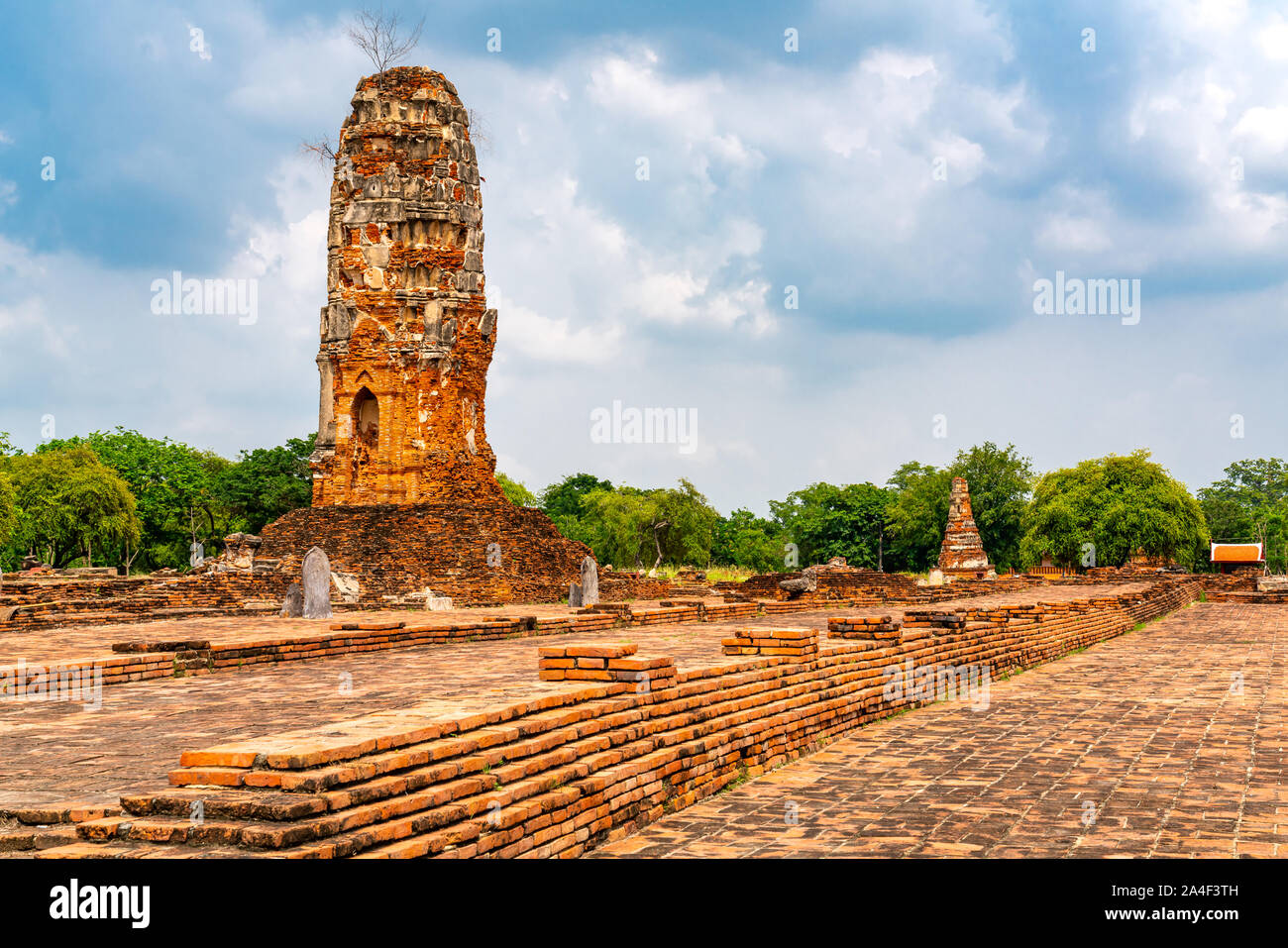 Le antiche rovine di Wat Lokayasutharam in Phra Nakon Si Ayutthaya provincia della Thailandia Foto Stock