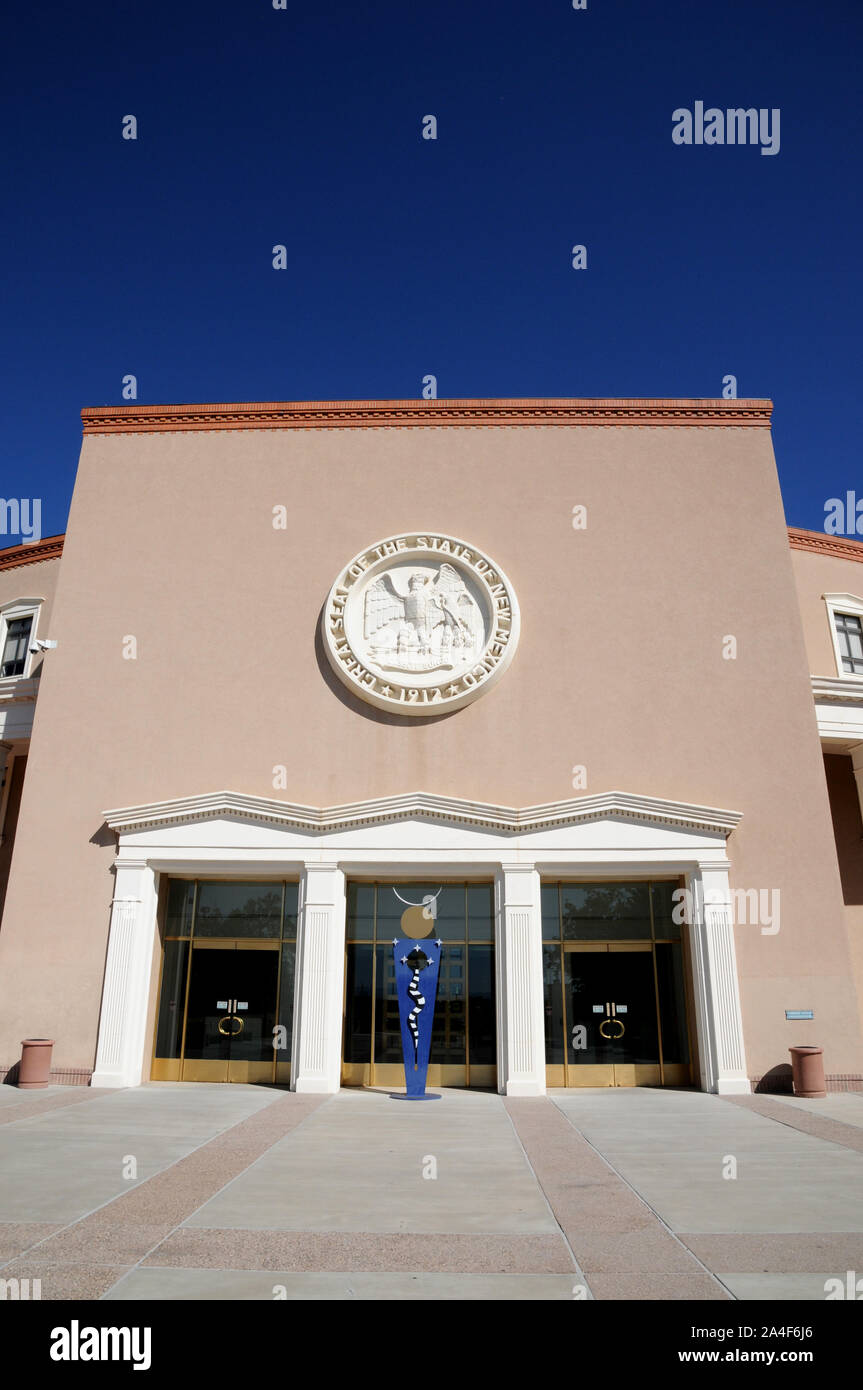 Esterno del Campidoglio dello Stato del New Mexico. È l'unico round capitol negli Stati Uniti ed è informalmente conosciuta come 'la casa rotonda". Foto Stock