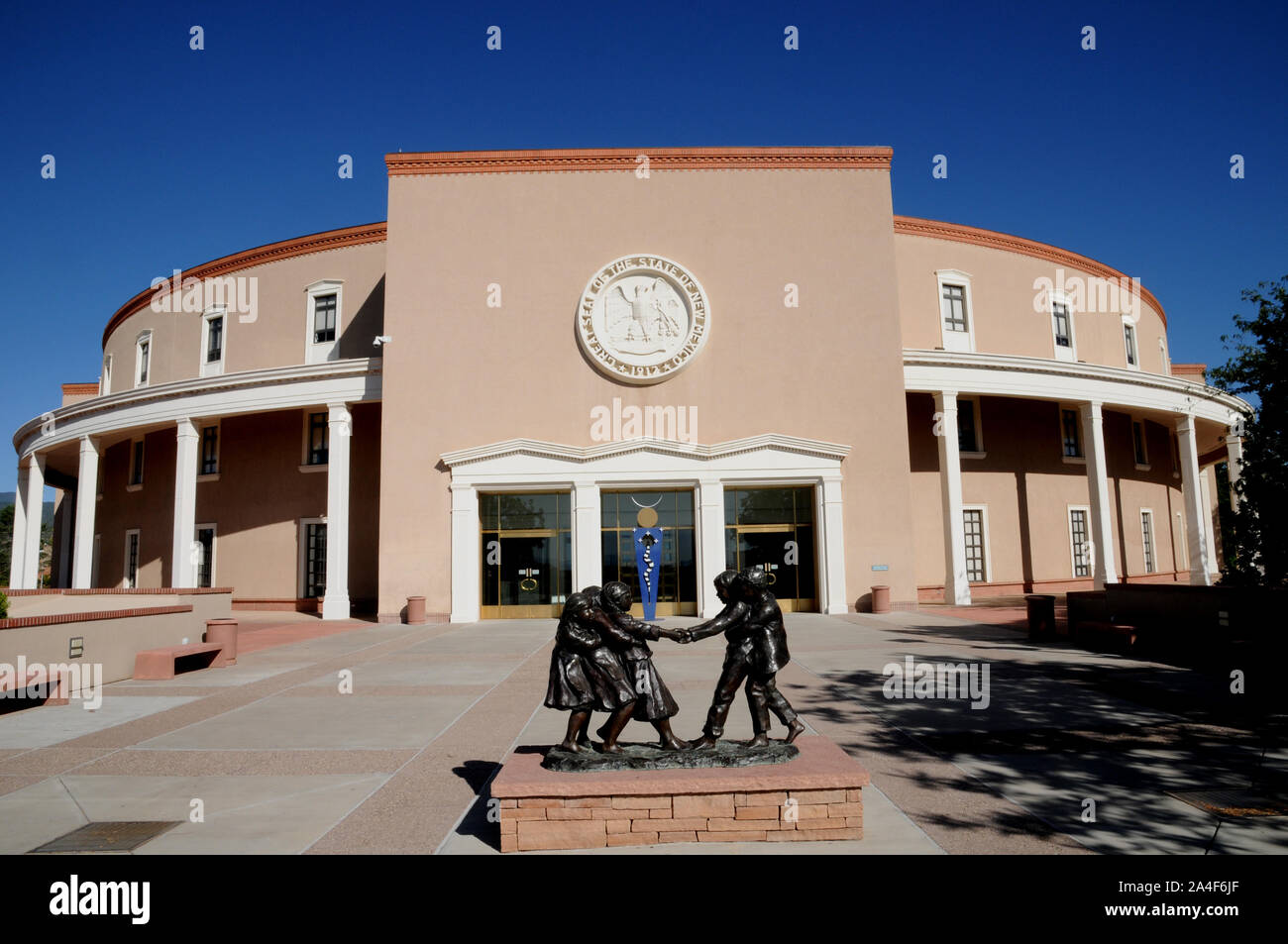 Esterno del Campidoglio dello Stato del New Mexico. È l'unico round capitol negli Stati Uniti ed è informalmente conosciuta come 'la casa rotonda". Foto Stock