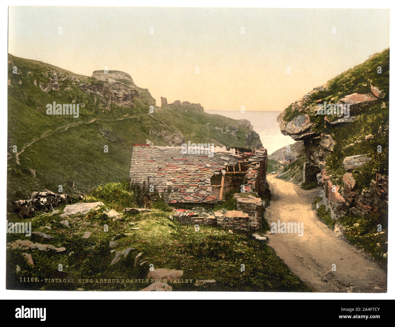 Tintagel, Re Artù castello dalla valle, MI, Cornwall, Inghilterra Foto Stock