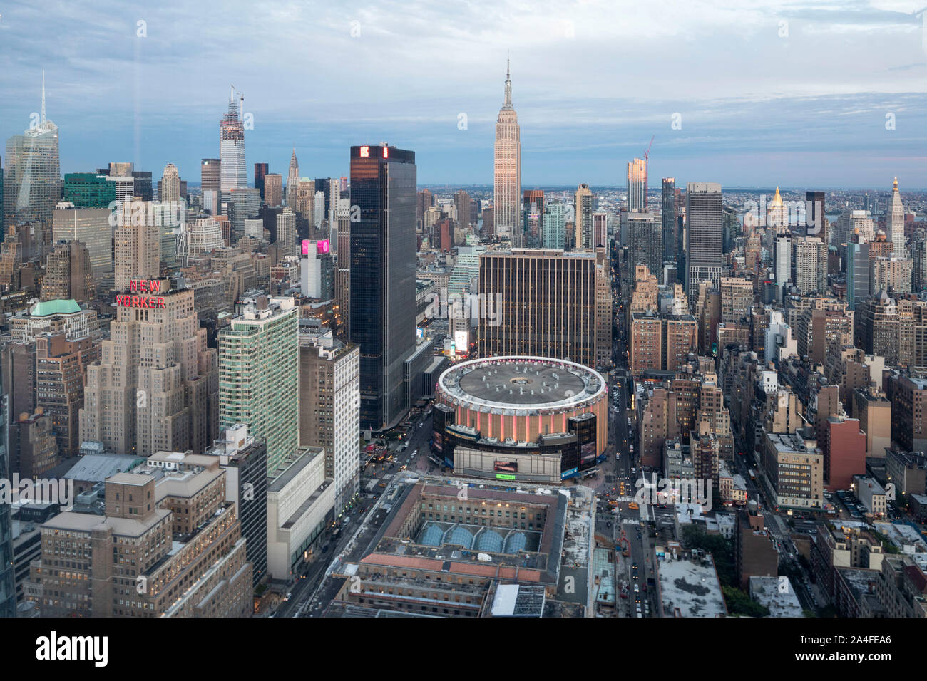 NEW YORK CITY, NY - Ottobre 5, 2019: vista aerea del Madison Square Garden a Manhattan, New York City, NY, STATI UNITI D'AMERICA, guardando ad ovest. Foto Stock