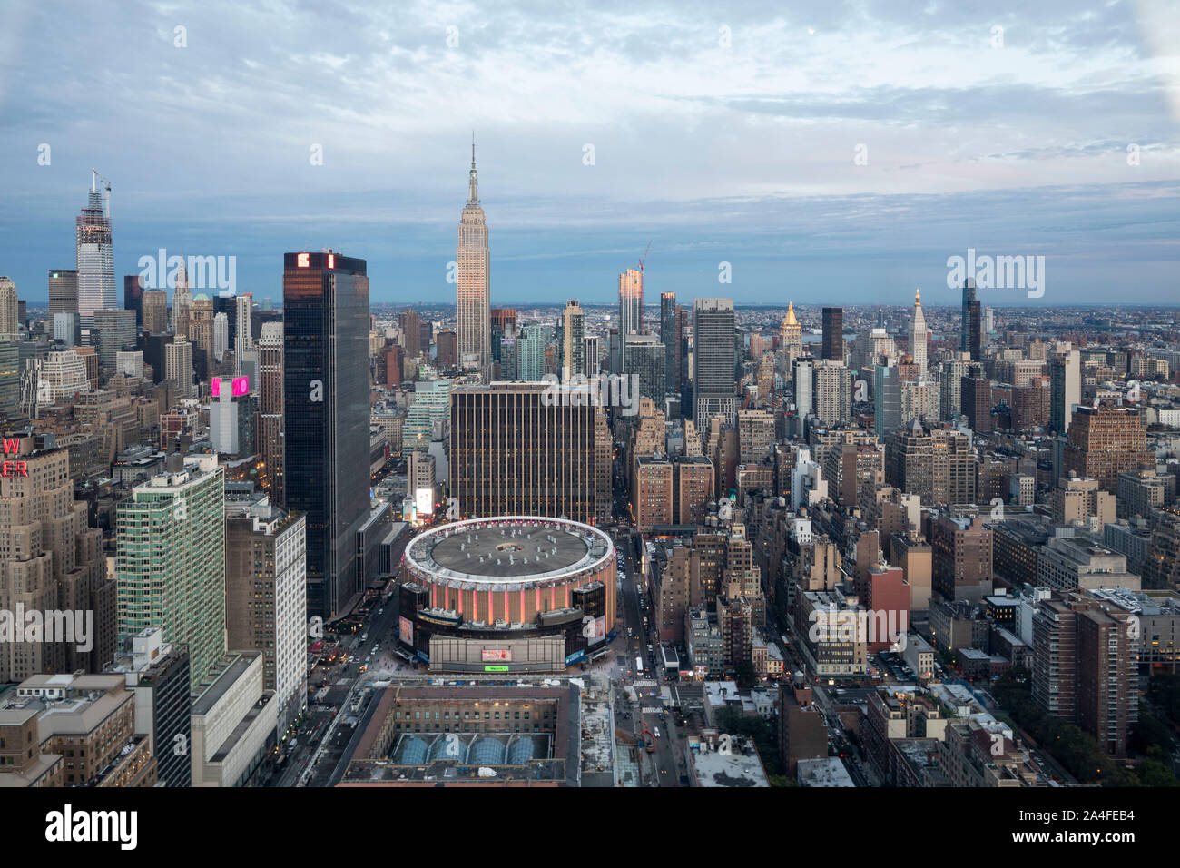 NEW YORK CITY, NY - Ottobre 5, 2019: vista aerea del Madison Square Garden a Manhattan, New York City, NY, STATI UNITI D'AMERICA, guardando ad ovest. Foto Stock