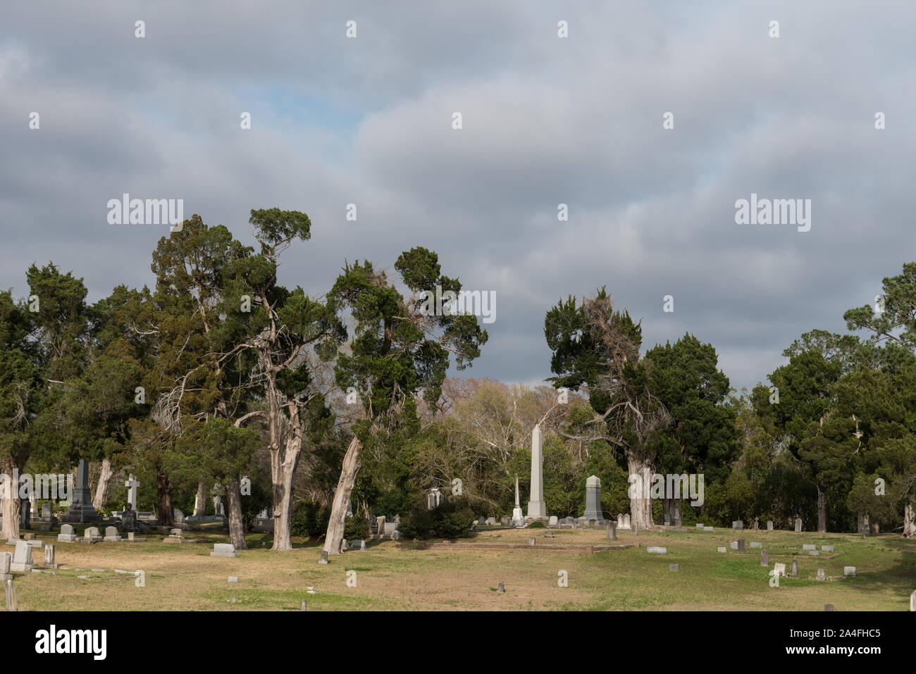 Lapidi e altri marcatori presso il Cimitero di Magnolia in Beaumont, Texas Foto Stock