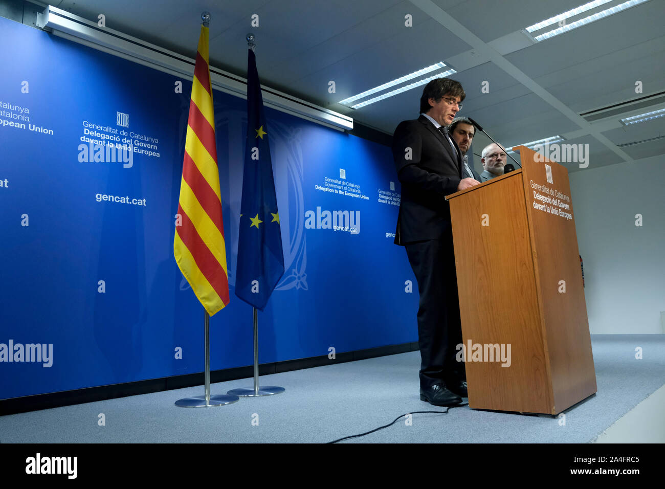 Bruxelles, Belgio. Il 14 ottobre 2019. Ex leader di catalano Carles Puigdemont reagisce sulla Corte suprema spagnola di frasi nel corso di una conferenza stampa. Credito: ALEXANDROS MICHAILIDIS/Alamy Live News Foto Stock