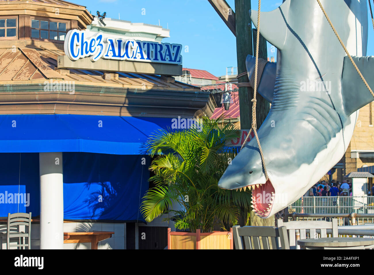 Chez Alcatraz cene informali a piedi fino Bar, Fisherman's Wharf e ganasce attrazione, Universal Studios, Orlando, Florida, Stati Uniti d'America Foto Stock