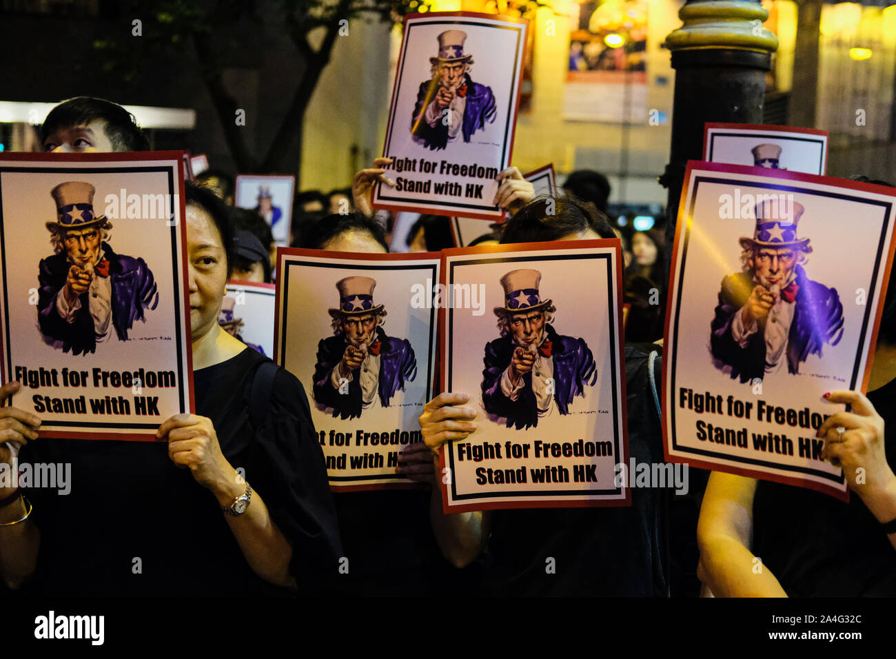 Hong Kong. Xiv oct, 2019. Migliaia di manifestanti assistere ad Hong Kong i diritti umani e la democrazia atto al Rally di carta giardino nel quartiere centrale di Hong Kong. Questo rally è stato proposto a noi legislatori che essi dovrebbero passare la legge che permetterebbe di Hong Kong la democrazia. Il suo volto a esercitare pressioni su Pechino per mantenere la sua promessa di preservare Hong Kongs autonomia. Credito: Keith Tsuji/ZUMA filo/Alamy Live News Foto Stock