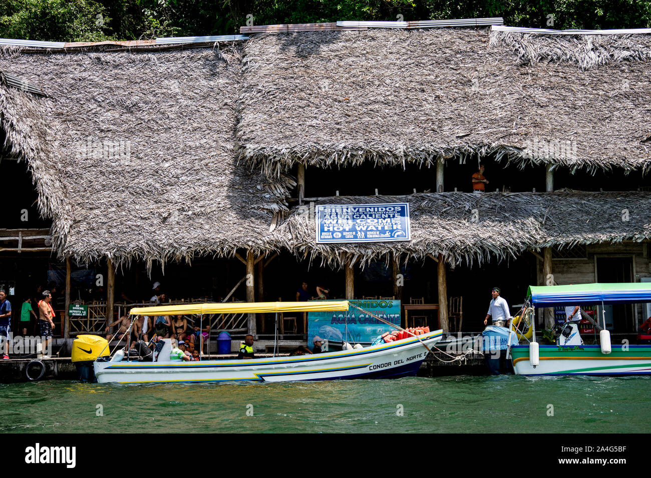 Nave da crociera del porto di chiamata una gita a Livingston villaggio costiero, Guatemala Foto Stock