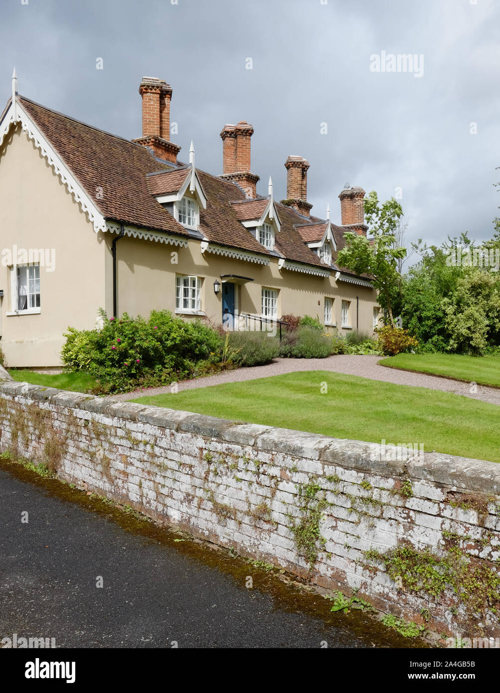 Station wagon cottages at Weston Park, Staffordshire Foto Stock