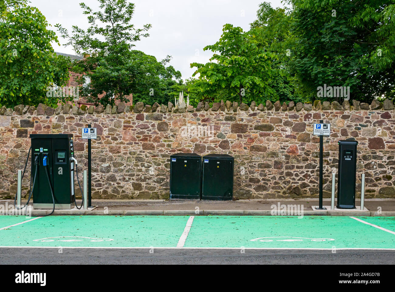 Punto di ricarica per auto elettriche, East Linton, East Lothian, Scozia, Regno Unito Foto Stock