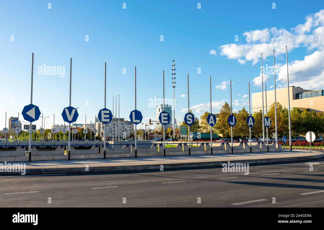 Lettere di grandi dimensioni con "equo" parola in Zagabria centro, Croazia Foto Stock