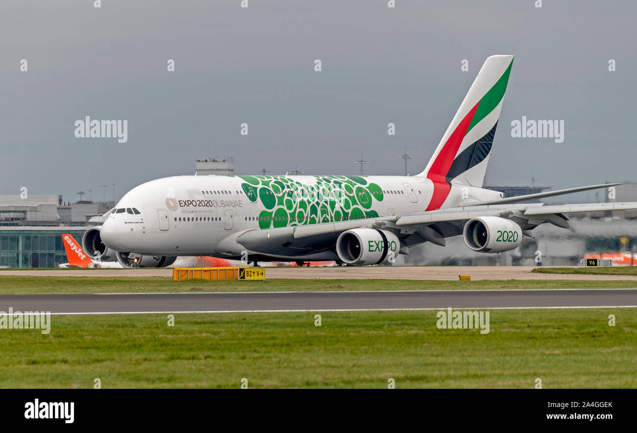 Emirates, Airbus A380-861, verde EXPO 2020, A6-EOK all'Aeroporto di Manchester Foto Stock